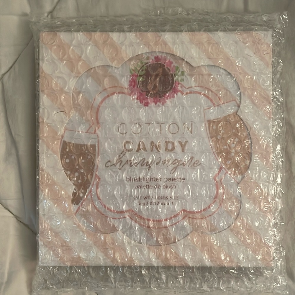 Beauty Bakerie Cotton Candy Champagne blushlighter palette